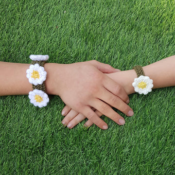 Knitted Daisy Chain Bracelet
