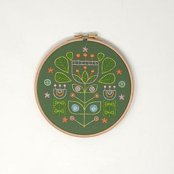 Creative World Of Craft Tulip Trio Printed Embroidery Kit - 6"