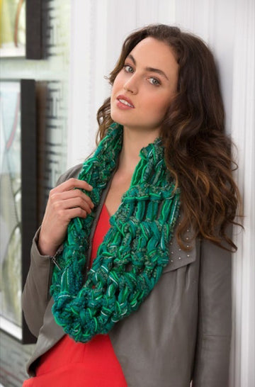 Finger Crochet Cowl in Red Heart Stellar - LW4416