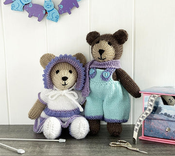 Amy & Oscar teddy bears knitting pattern 19084