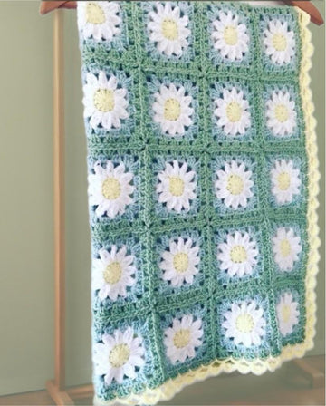 Daisy Crochet Blanket with Scallop Border