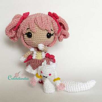 Madoka and Kyubey amigurumi dolls - crochet pattern by Crochelandia