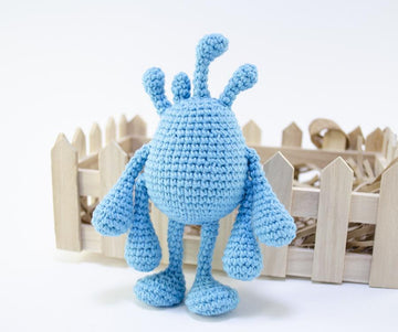 Amigurumi Blue Alien