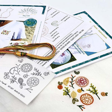 Un Chat Dans L'Aiguille Easy Customize - Sunbath - Size XS Printed Embroidery Kit
