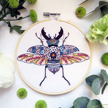 Un Chat Dans L'Aiguille Alan the Beetle Printed Embroidery Kit