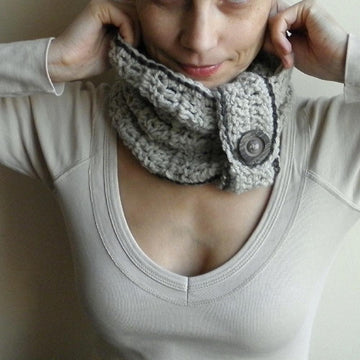 Button strap Cowl, loop scarf, neckwarmer