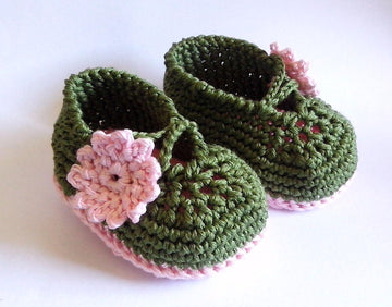 Baby shoes green pink