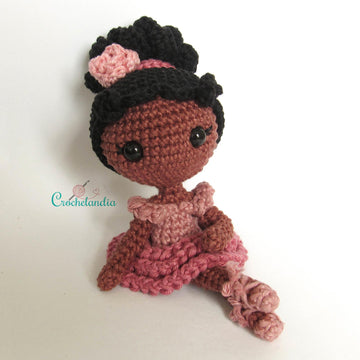 Julinha the Ballerina amigurumi doll - crochet pattern by Crochelandia