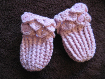 Isabella - Crocodile Stitch Baby Mittens