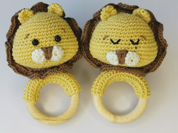 Lion rattle