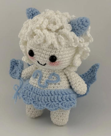 Aura – Cute Amigurumi Pattern Available in English & Portuguese
