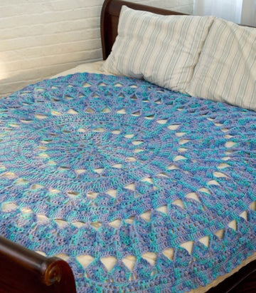 Medallion Circular Throw in Red Heart Super Saver Economy Prints - LW2387
