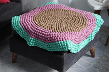 Bobble stitch round blanket