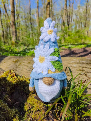 Gnome chamomile
