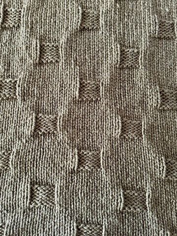 Easy Circle Illusion Knitted Blanket