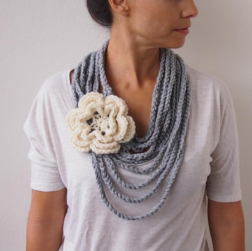 Loop scarf necklace with flower