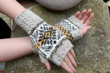 Scallafield handwarmers and hat