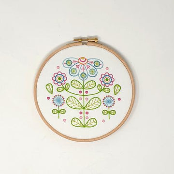 Creative World Of Craft Daisy May Printed Embroidery Kit - 6"