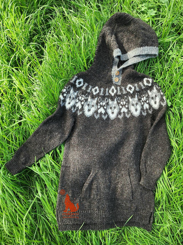 Hooded lopapeysa "Vargtimmen"