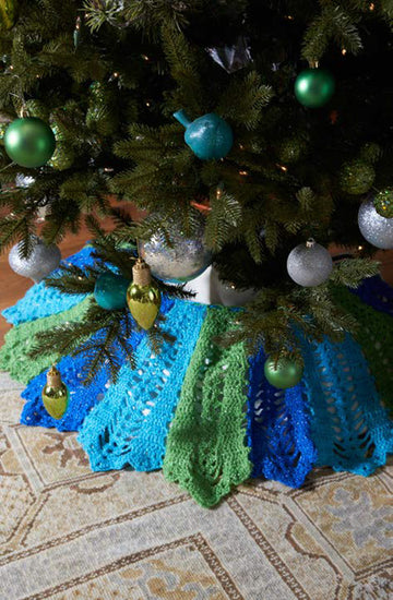 Holiday Tree Skirt in Red Heart Celebration - LW3635 - Downloadable PDF