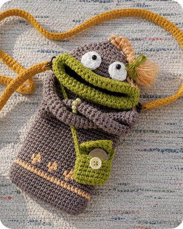 Small mobile phone crossbody bag for adults and kids crochet pattern T4