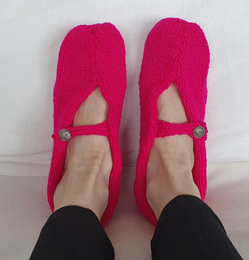 Sharyn - 8ply slippers with foot strap
