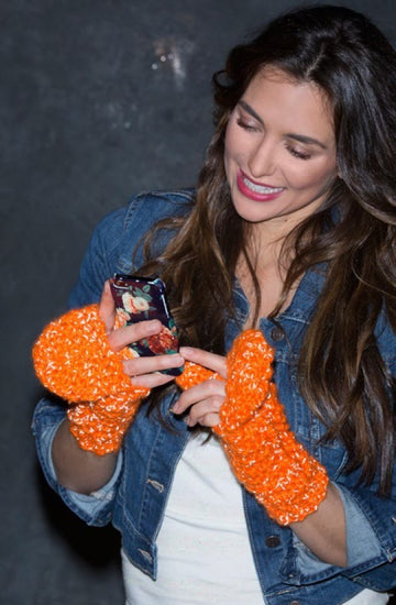 Flip Top Mittens in Red Heart Reflective - LW4240