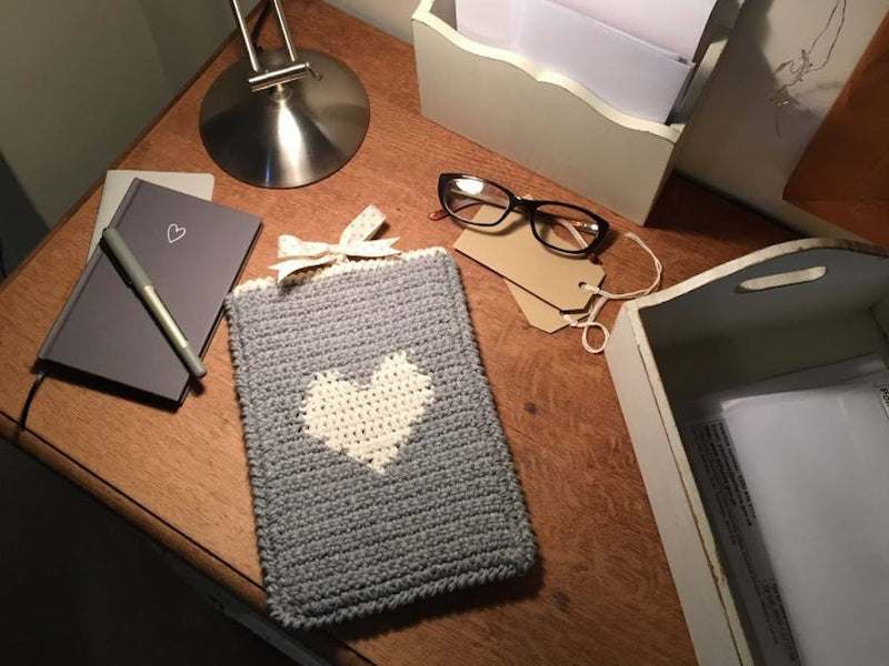 How to crochet a cute tablet cover