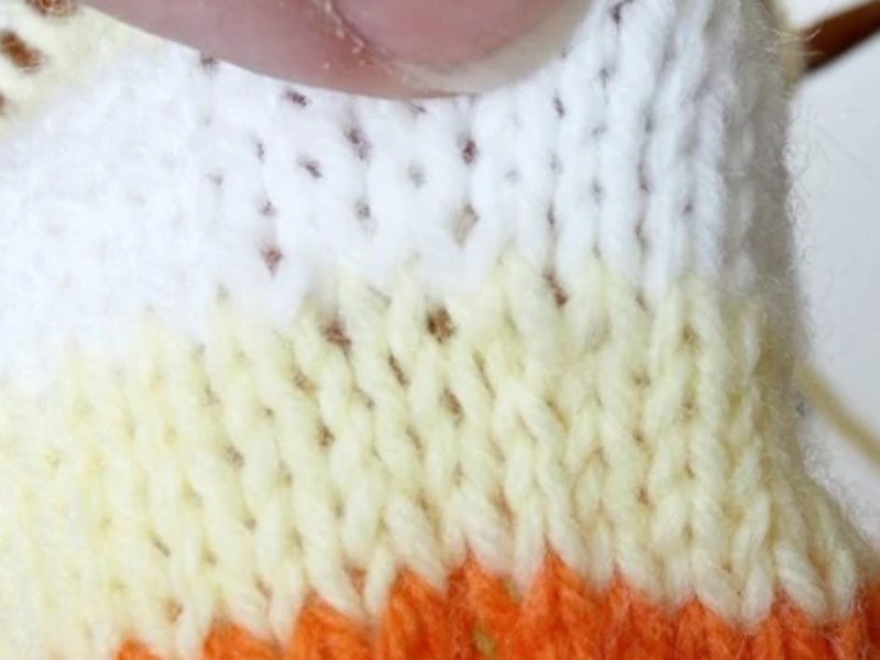 How to knit stripes in the round