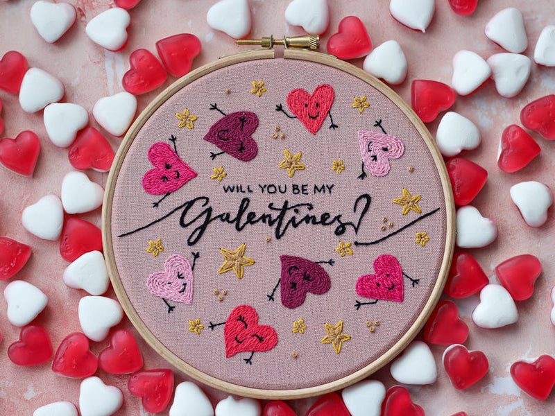 Make an extra cute embroidery hoop that your Valentine or Galentine is sure to adore!