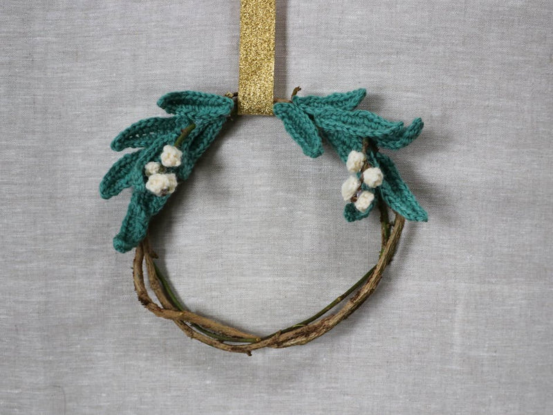 Make a mistletoe wreath with Anna Nikipirowicz