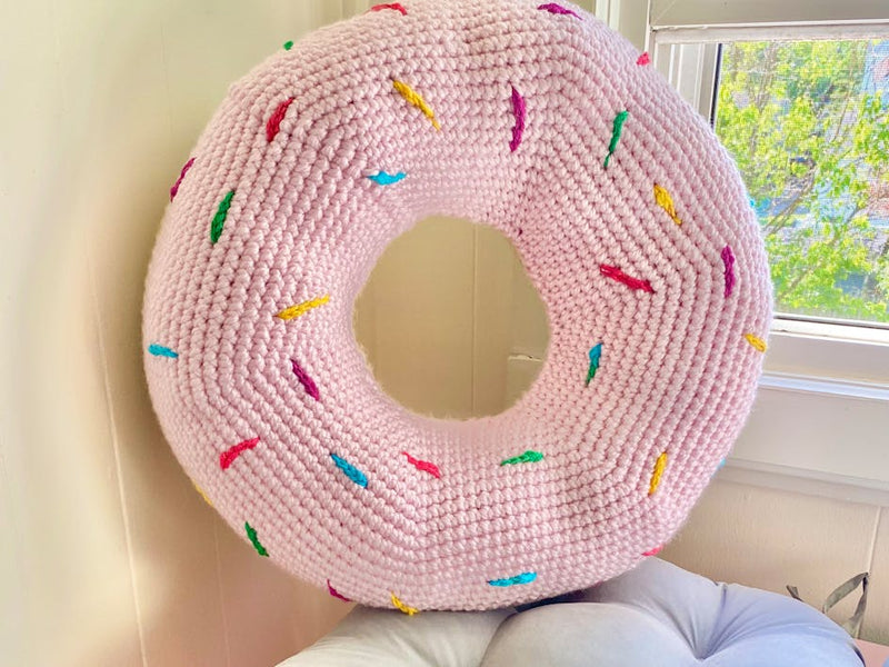 Crochet a delicious donut cushion!