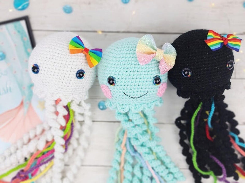 Top 15 FREE beginner amigurumi patterns to hook on to