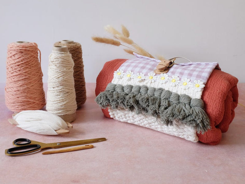 How to weave a picnic blanket holder