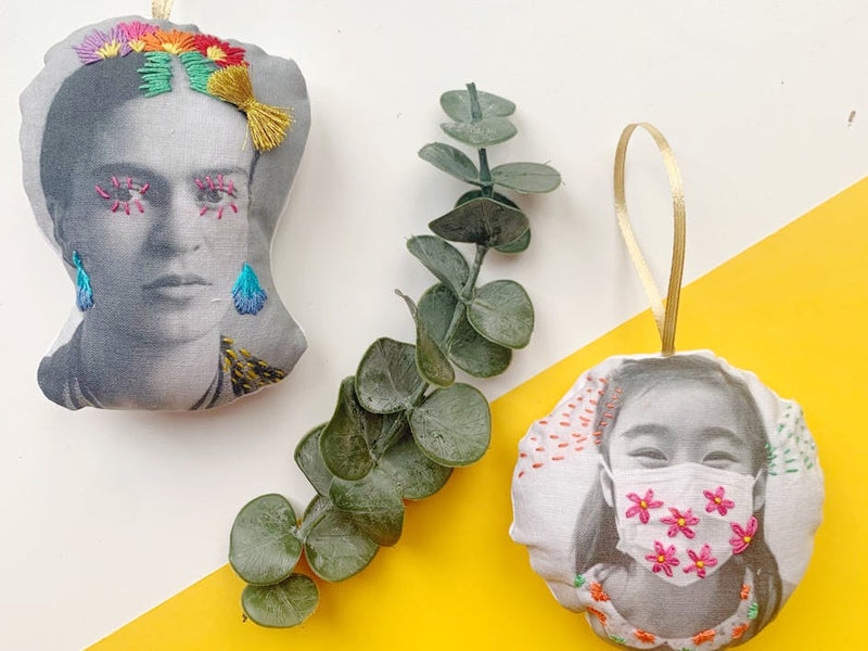 Embroidered photo decorations - free tutorial!