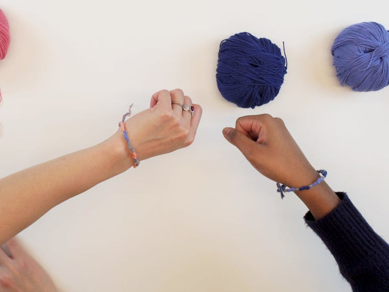 How to make friendship bracelets: 2 fun & simple ways