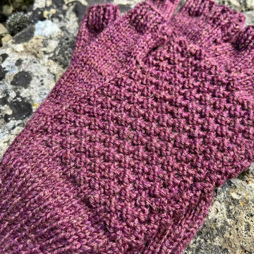 1942 Fingerless Women's Gloves Knitting Pattern - Vintage Knitting Pattern