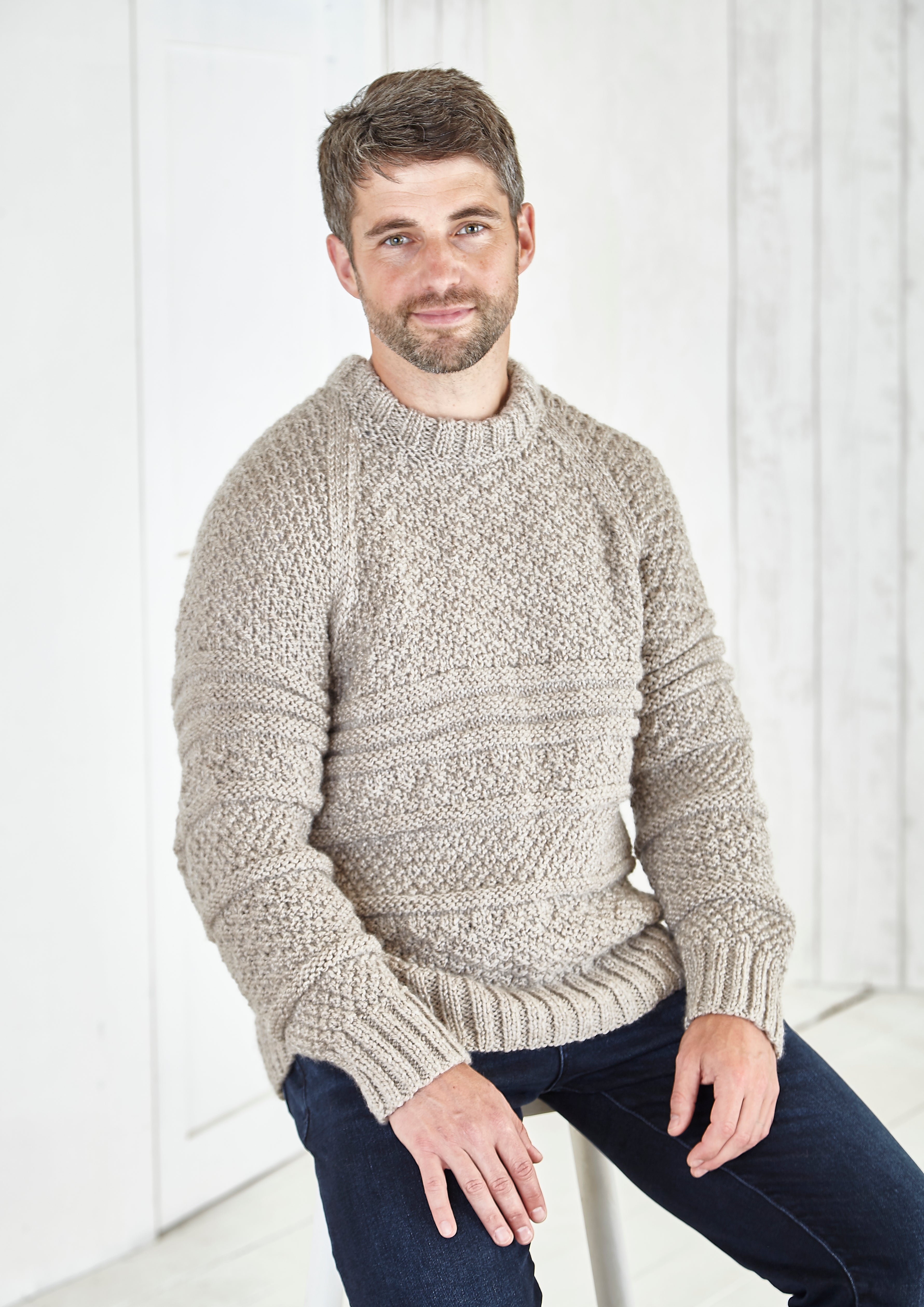 Sweaters in King Cole Big Value Chunky - P5819 - Leaflet
