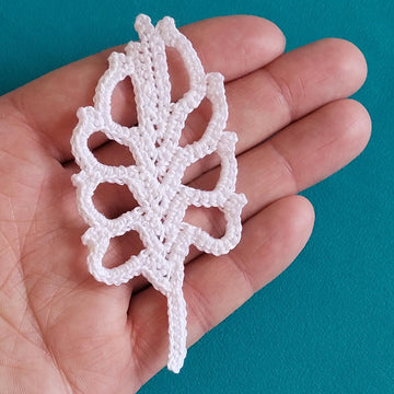 Openwork leaf pattern