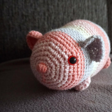 Häkelanleitung für das Meerschweinchen Rainbow