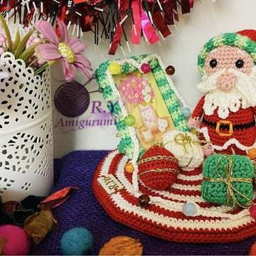 Amigurumi Christmas photo frame