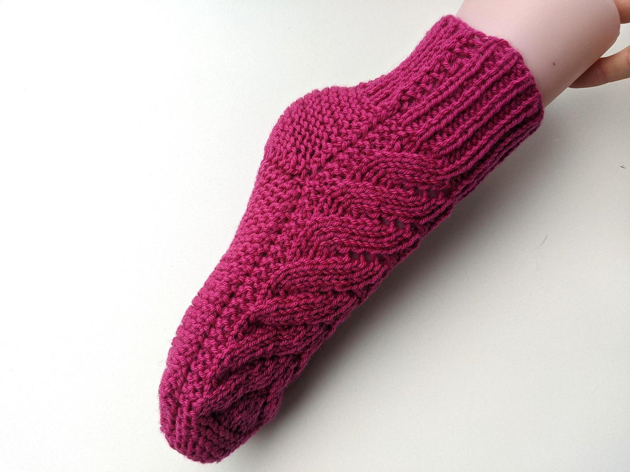Two Needles Seamless Lace Socks