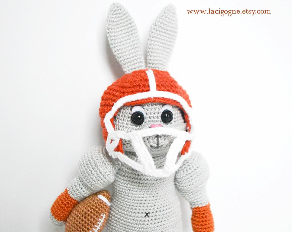 Leo the bunny, American football player
