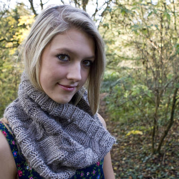 Cabled snood