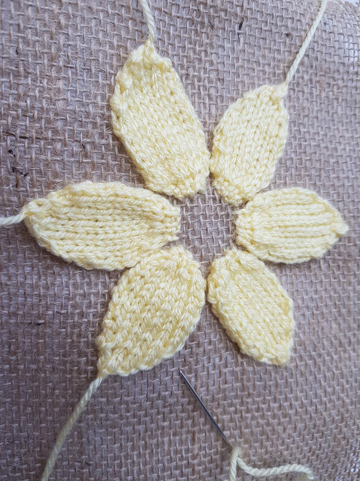 Knitted Daffodil Picture