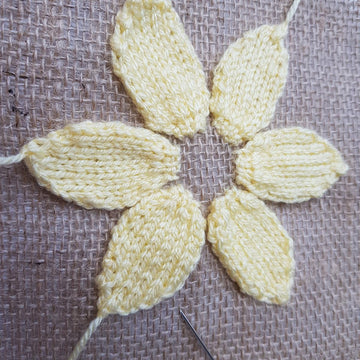 Knitted Daffodil Picture