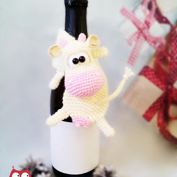 282 Bull and Cow bottle scarf