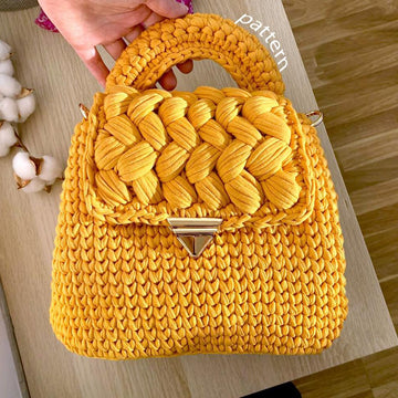 Crochet Handbag Pattern, Easy T-Shirt Yarn Purse