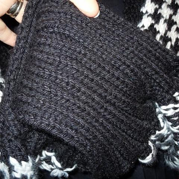 A Houndstooth Wrap About Town