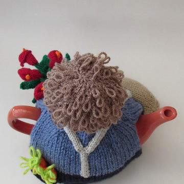 Gardener tea cosy